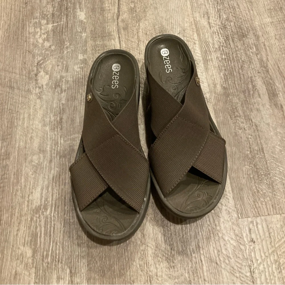 Bzees Desire slide on sandal New never worn - Picture 3 of 3